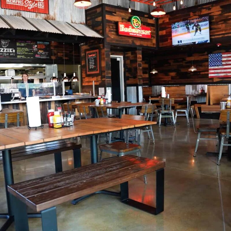Lizzie’s Memphis Style BBQ interior dining area