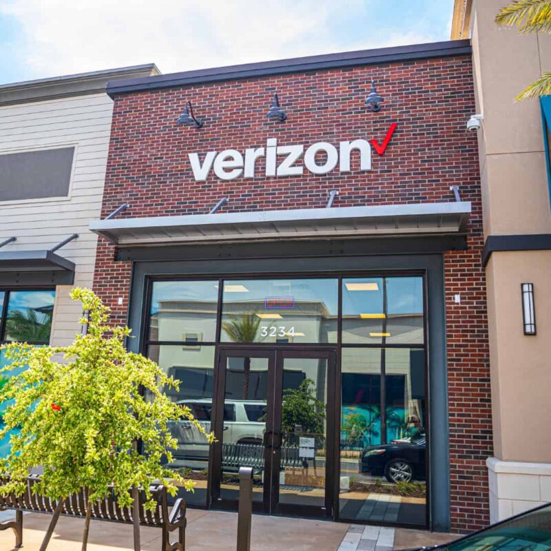 Verizon Wireless store on the Promenade at Sunset Walk