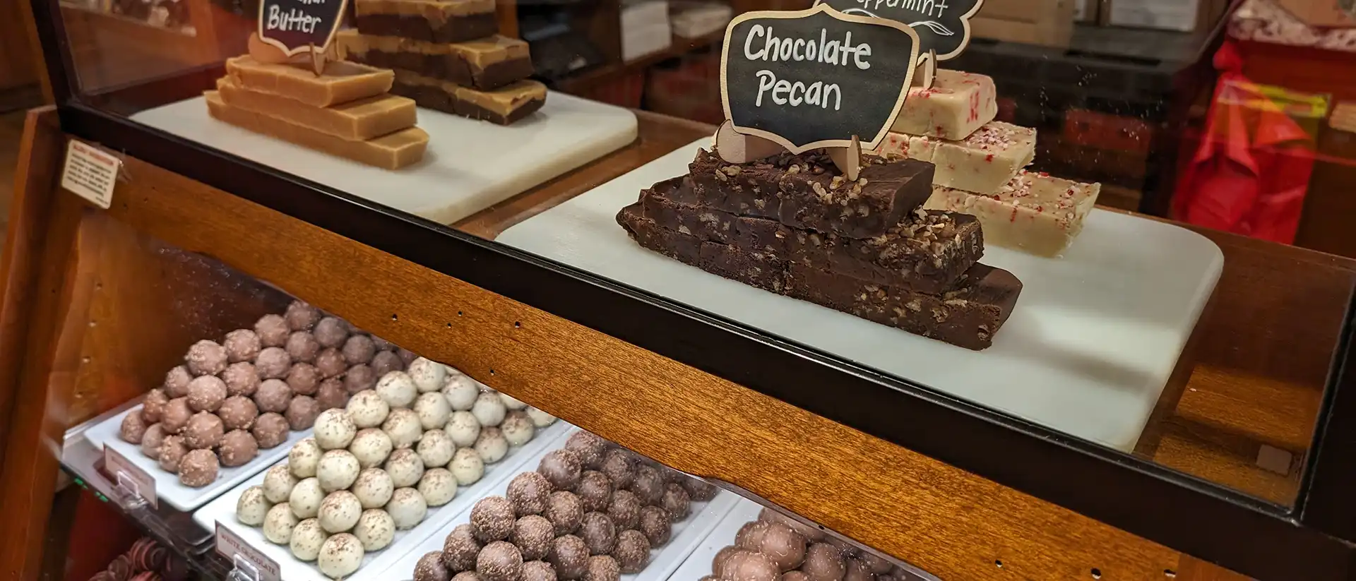 River Street Sweets display counter featuring chocolate pecan, peppermint, and peanut butter fudge